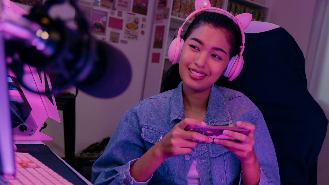 Purple and White Gradient Gamer Girl Livestream Youtube Thumbnail (1280 x 720 px) (1)