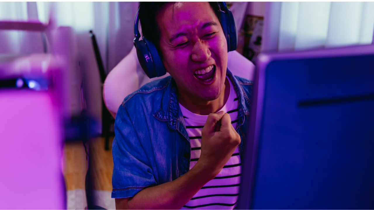 Purple and White Gradient Gamer Girl Livestream Youtube Thumbnail (1280 x 720 px)